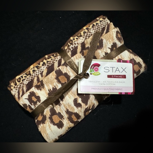 NWT Premium Quilting Fabric - Picture 1 of 3